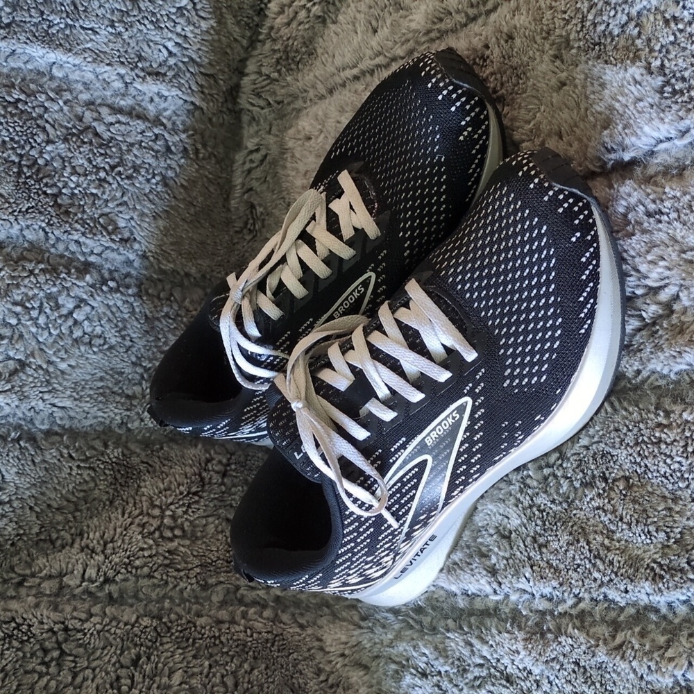 Women’s Levitate 5 Running Shoes​​​